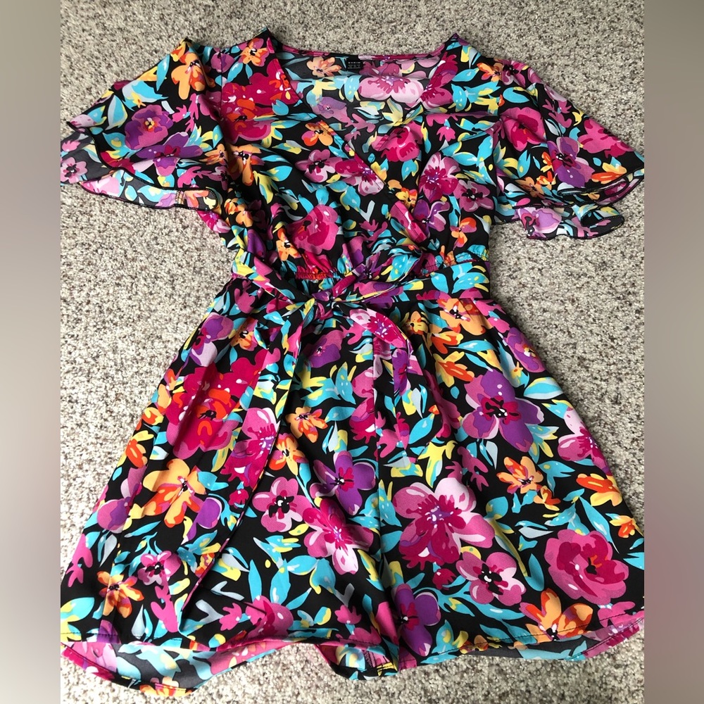 Womens XS floral short jumper